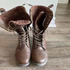 Brown Lace-Up Boots